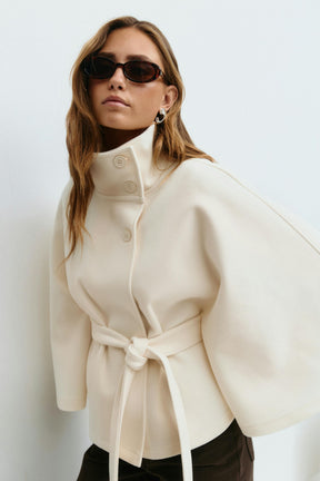 Gina Tricot Belt Cape Jacket Eleganter Weißer Kurzmantel mit Gürtel