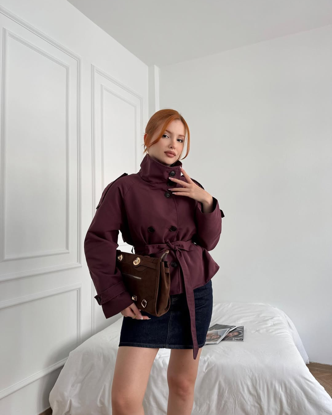KLARV Kurzer Damen Trenchcoat mit Gürtel in Beige und Olivgrün