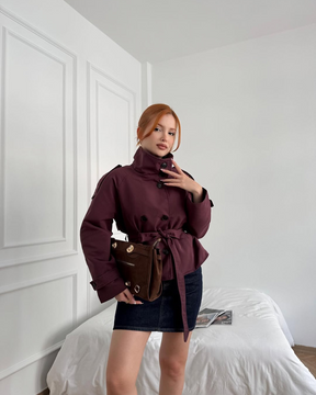 KLARV Kurzer Damen Trenchcoat mit Gürtel in Beige und Olivgrün
