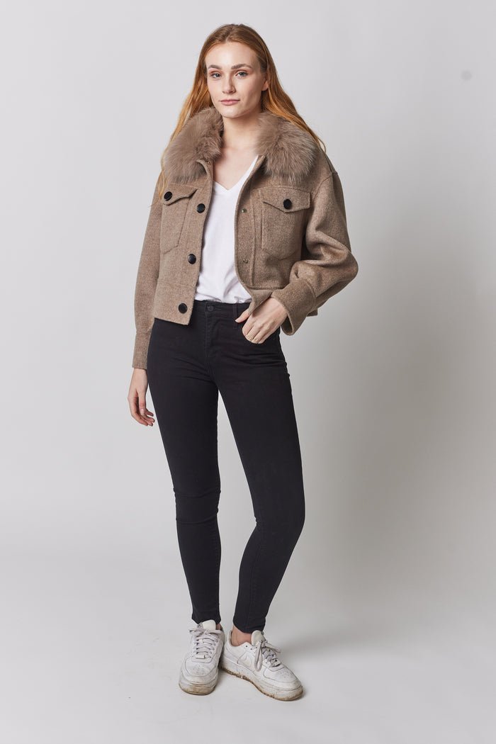 Elegante Camélia Col Doux Jacke: Weicher Webpelzkragen für stilvolle Wärme