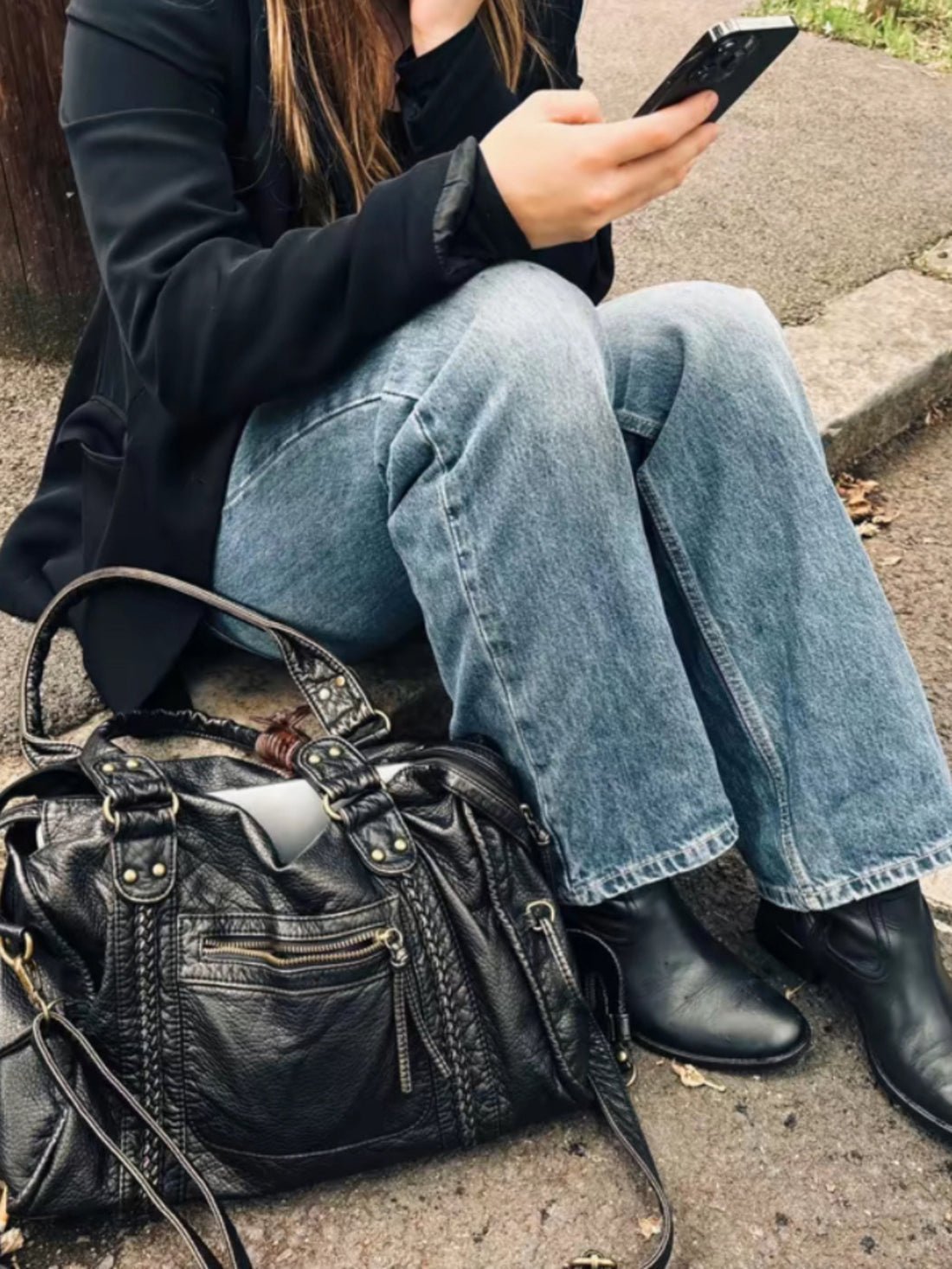 SOERA Tanja Schultertasche Damen aus veganem Leder in Schwarz